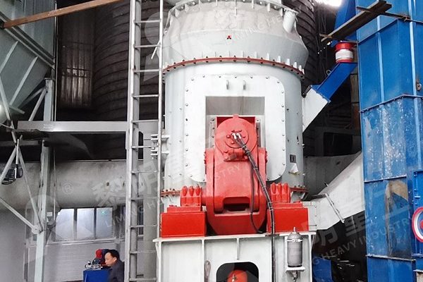 máy nghiền đá vôi có phễu cấp liệu